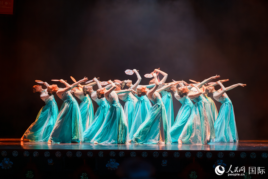 蒙古族舞蹈《酒歌》?；顒又鬓k方供圖